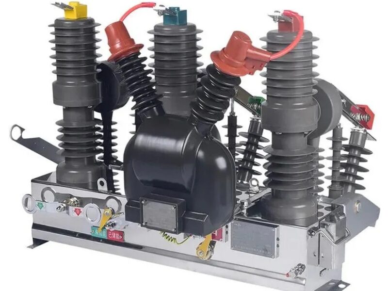 pole-mounted circuit breakers