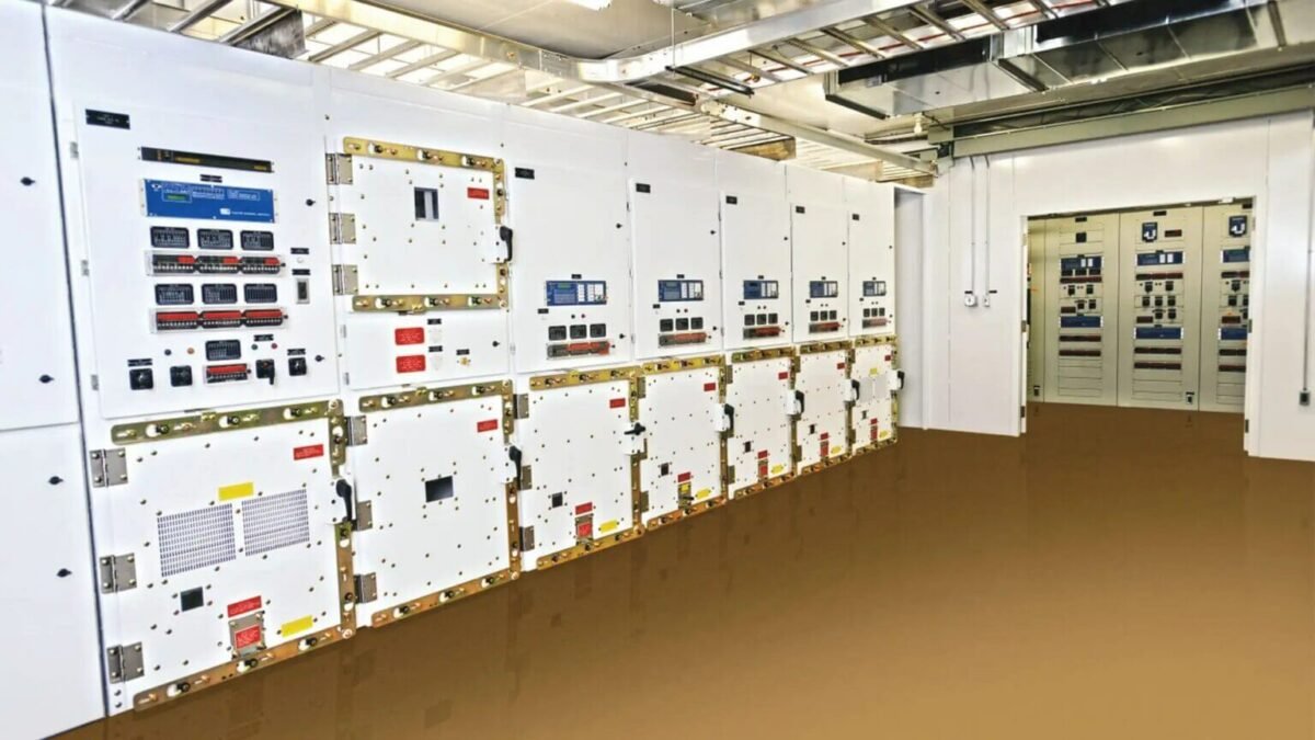 Metal clad switchgear compartmentalized construction